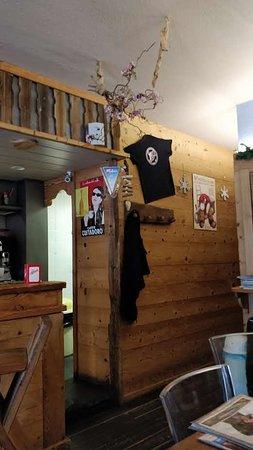 Le Petit Cafe