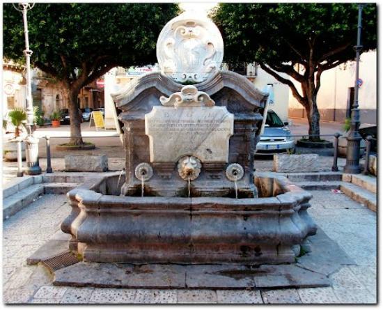 la Fontana degli Otto Cannoli