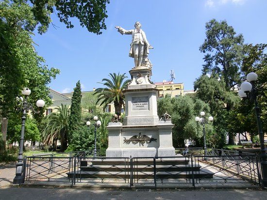 Monumento a Luigi Vanvitelli